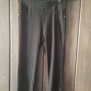 2 for 1 - Identical Capri pants. Sz M